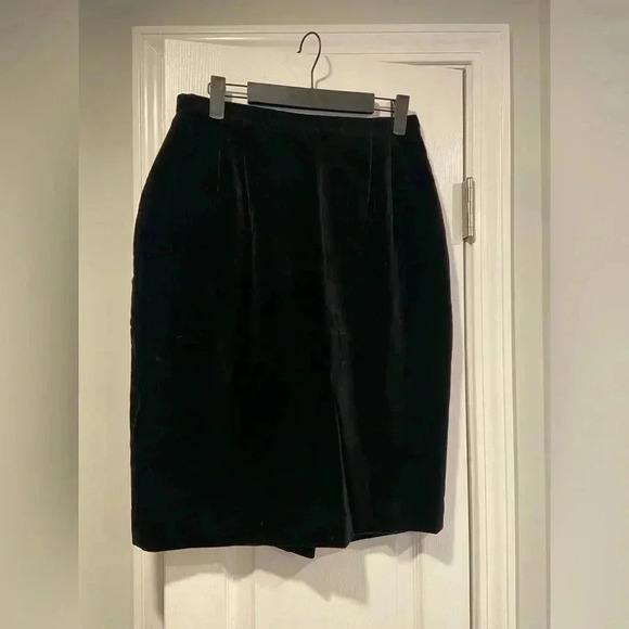 VTG Gianni Sport Black Velvet Midi Pencil Skirt Zip Lined Back Slit Size 10 - Picture 1 of 11